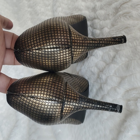 Charles by Charles David Heels Size 6.5 - Picture 5 of 9